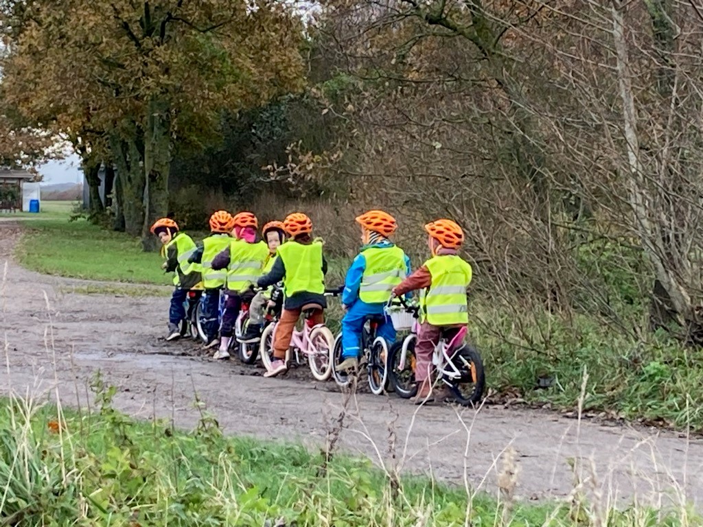 Klar til cykeltur med før-skolebørnene